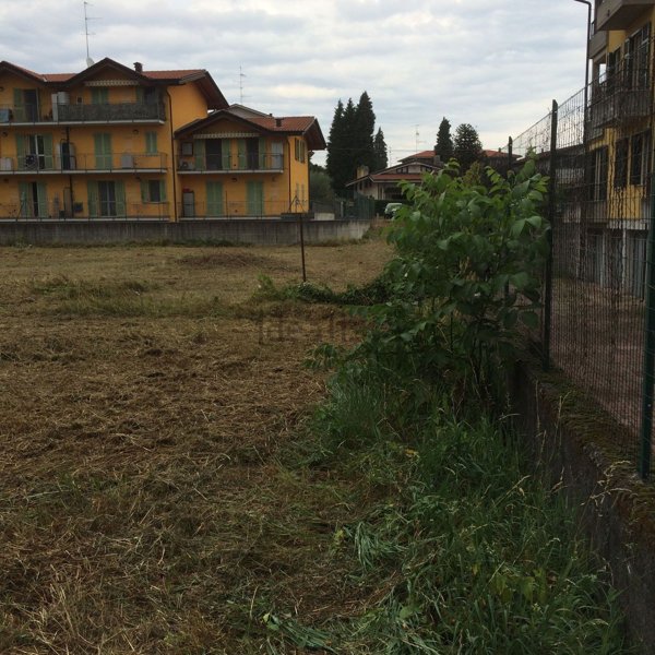 terreno edificabile in vendita a Somma Lombardo