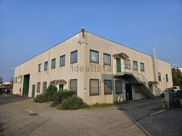 locale di sgombero in vendita a Somma Lombardo