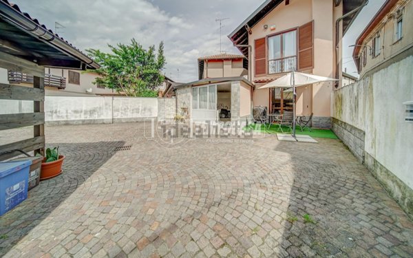 casa indipendente in vendita a Somma Lombardo