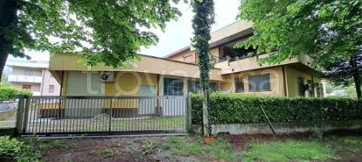 capannone in vendita a Somma Lombardo