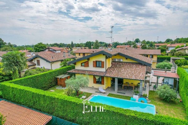 casa indipendente in vendita a Somma Lombardo