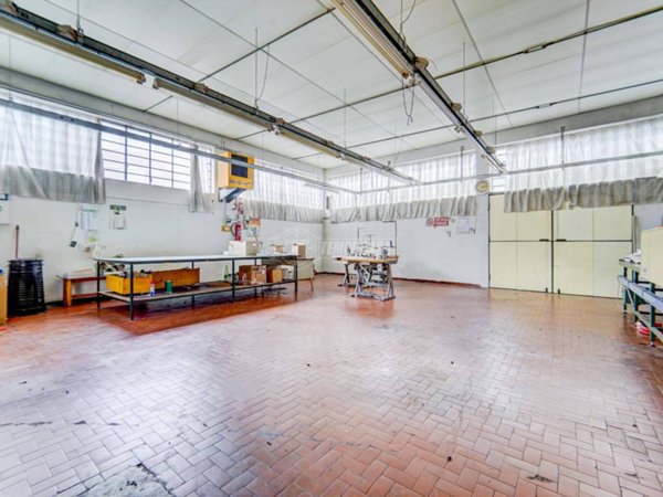 locale commerciale in vendita a Somma Lombardo