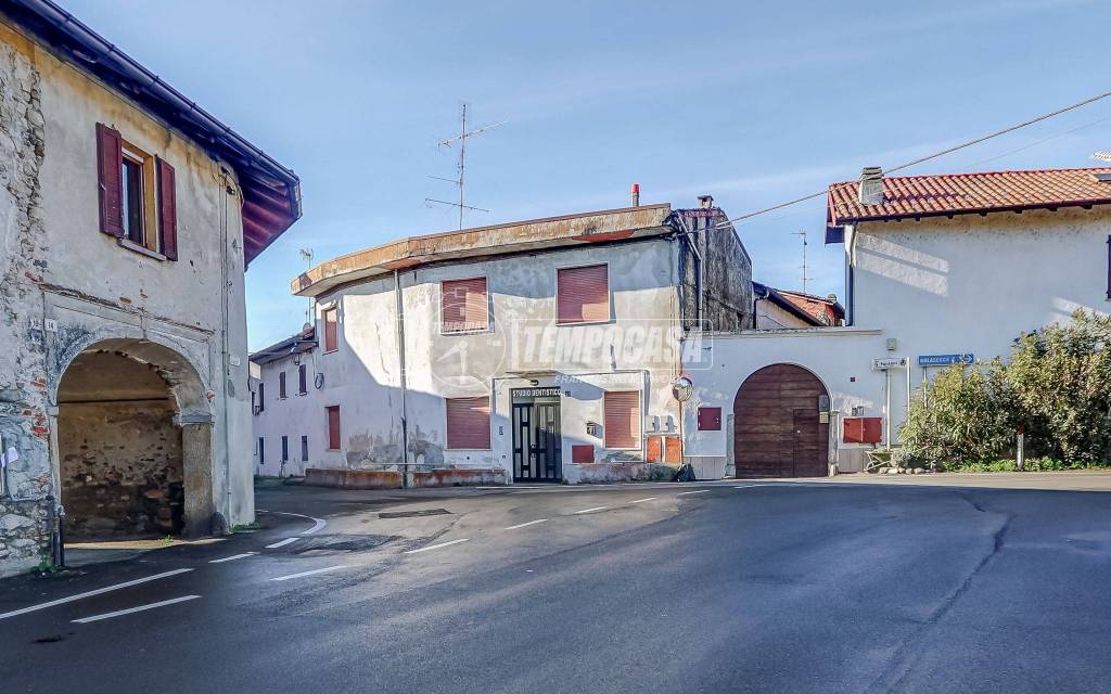casa indipendente in vendita a Somma Lombardo in zona Coarezza
