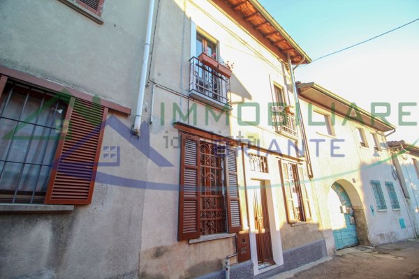 appartamento in vendita a Somma Lombardo in zona Coarezza