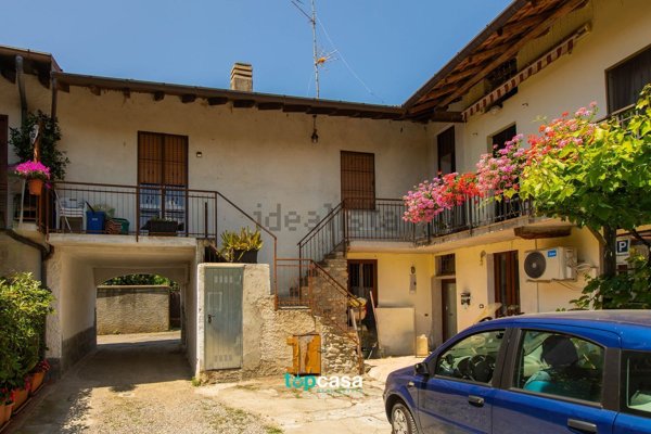 appartamento in vendita a Somma Lombardo in zona Coarezza