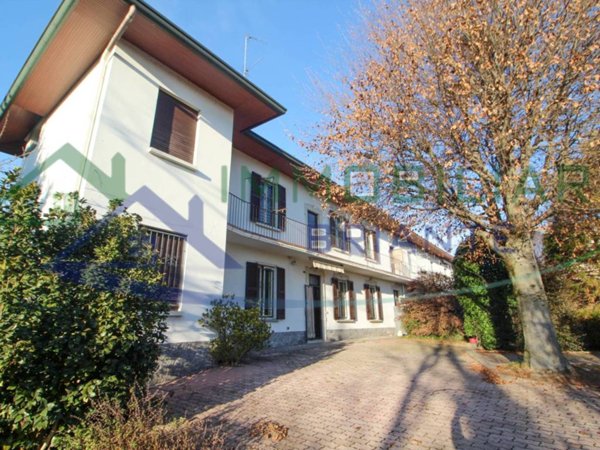 casa indipendente in vendita a Somma Lombardo in zona Maddalena