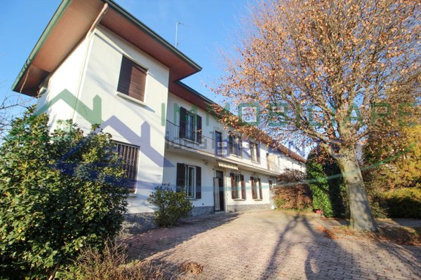 casa indipendente in vendita a Somma Lombardo in zona Maddalena