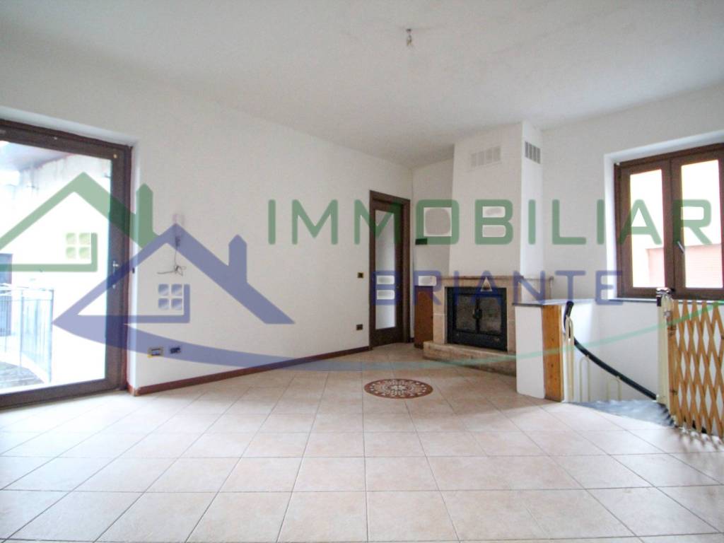 casa indipendente in vendita a Somma Lombardo in zona Coarezza