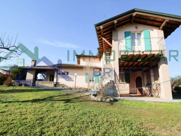 casa indipendente in vendita a Somma Lombardo in zona Coarezza