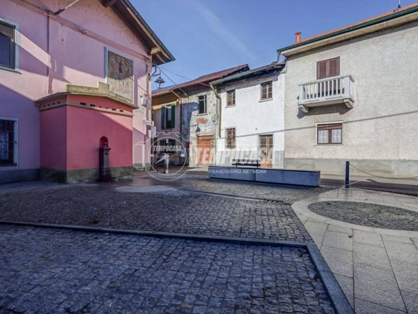 appartamento in vendita a Somma Lombardo in zona Coarezza