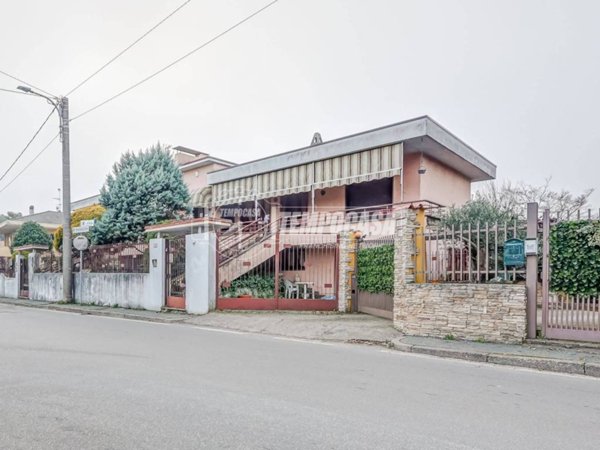 casa indipendente in vendita a Somma Lombardo