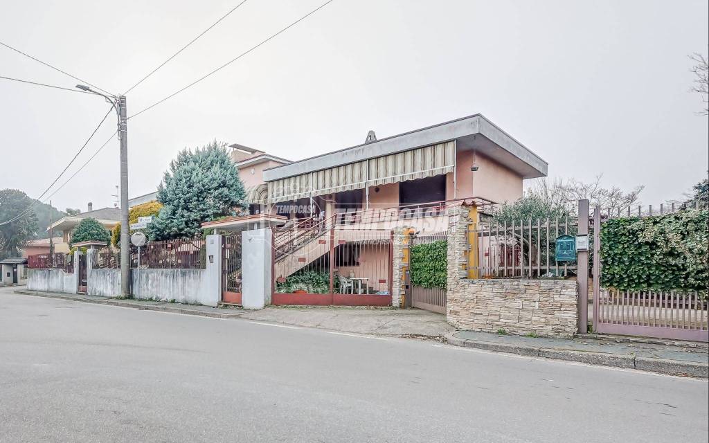 casa indipendente in vendita a Somma Lombardo