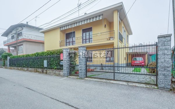 casa indipendente in vendita a Somma Lombardo