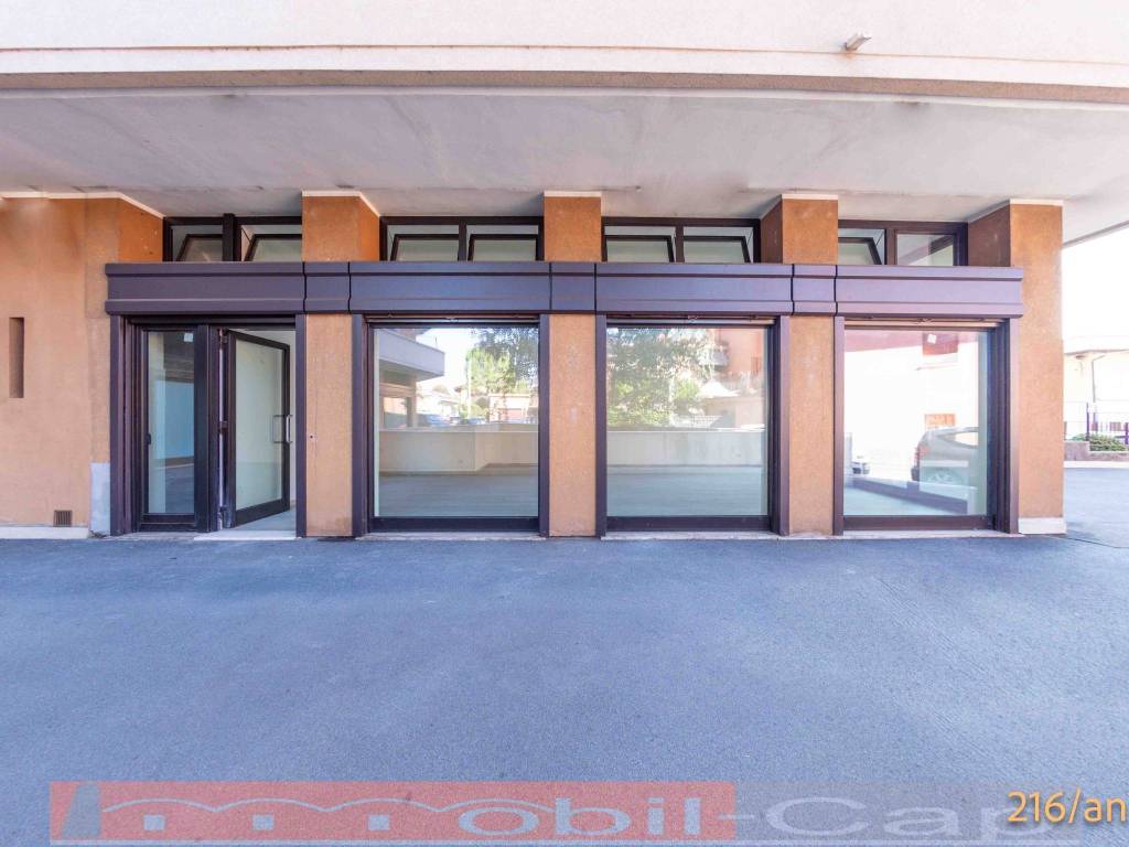 negozio in vendita a Somma Lombardo
