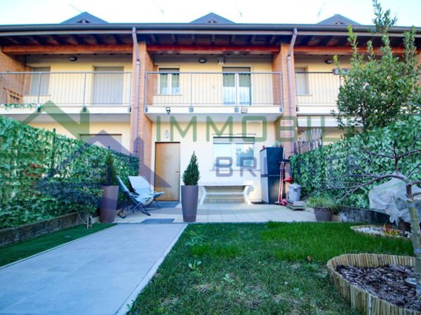 casa indipendente in vendita a Somma Lombardo