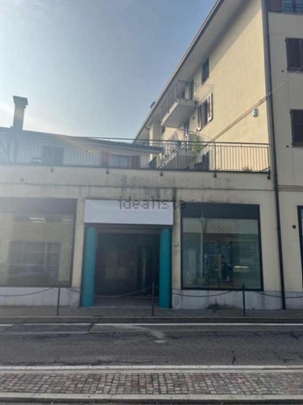 locale commerciale in vendita a Somma Lombardo