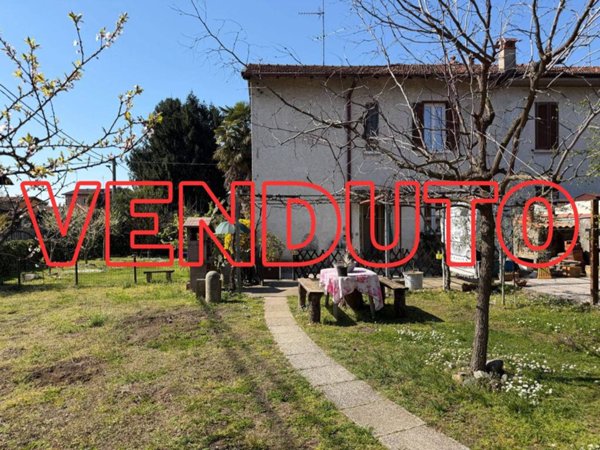 casa indipendente in vendita a Somma Lombardo
