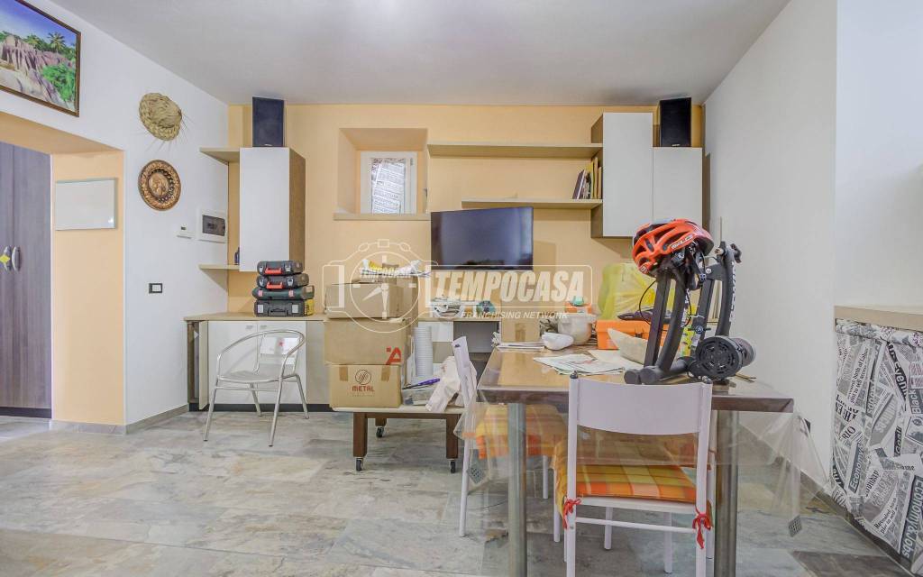 casa indipendente in vendita a Somma Lombardo in zona Coarezza