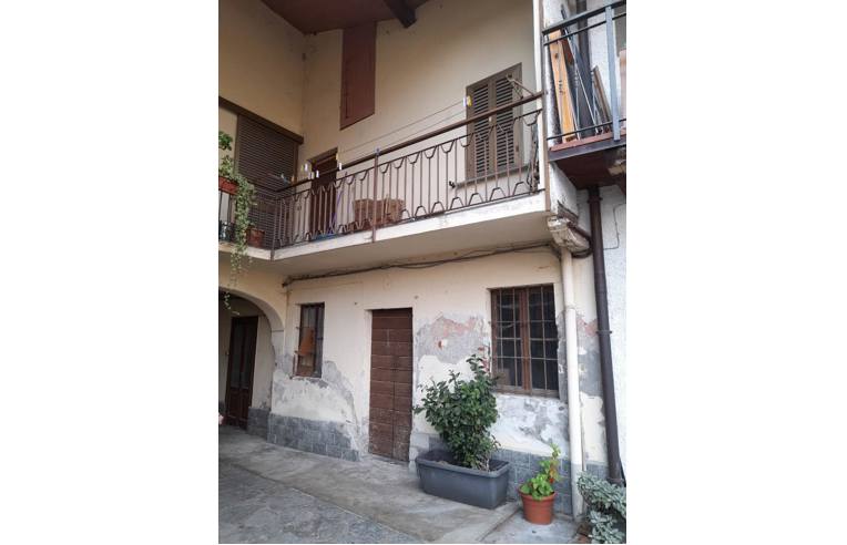 casa indipendente in vendita a Somma Lombardo in zona Coarezza