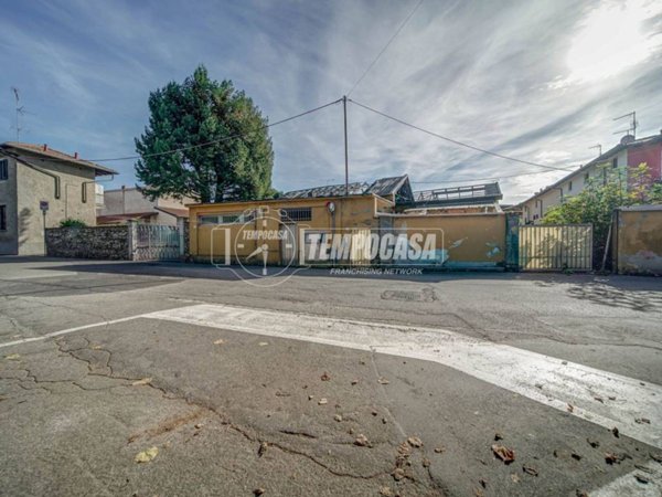 locale commerciale in vendita a Somma Lombardo