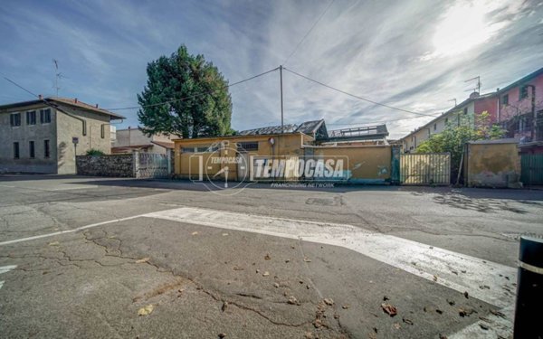 locale commerciale in vendita a Somma Lombardo