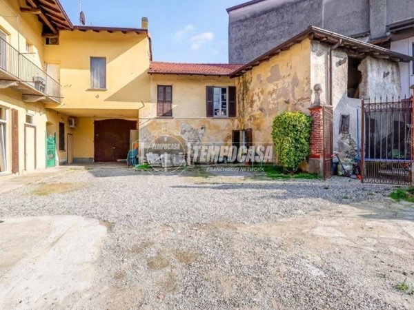 casa indipendente in vendita a Somma Lombardo