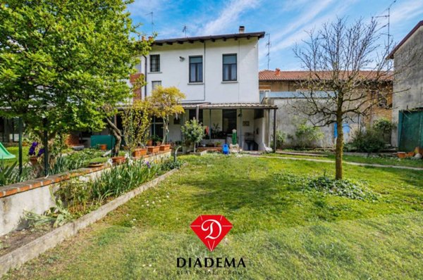 casa indipendente in vendita a Somma Lombardo