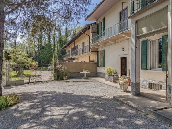 casa indipendente in vendita a Somma Lombardo in zona Maddalena