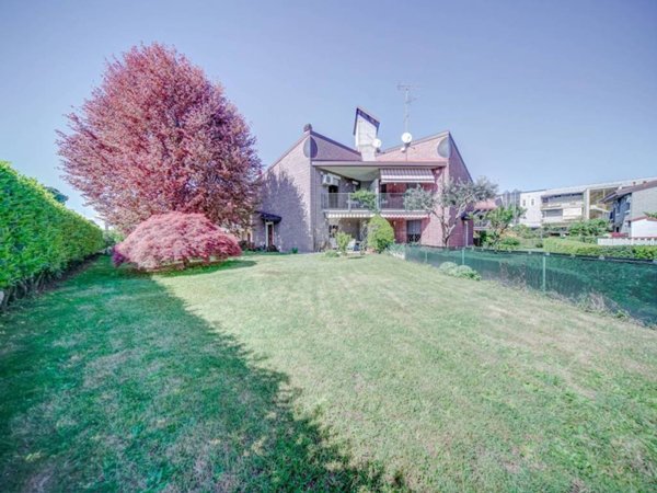 casa indipendente in vendita a Somma Lombardo