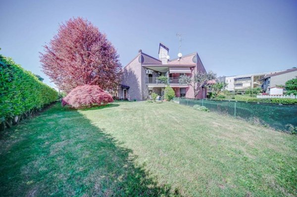 casa indipendente in vendita a Somma Lombardo