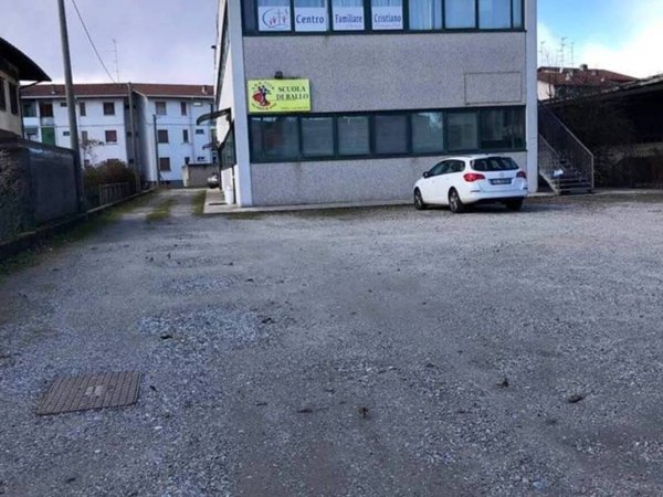 locale commerciale in vendita a Somma Lombardo