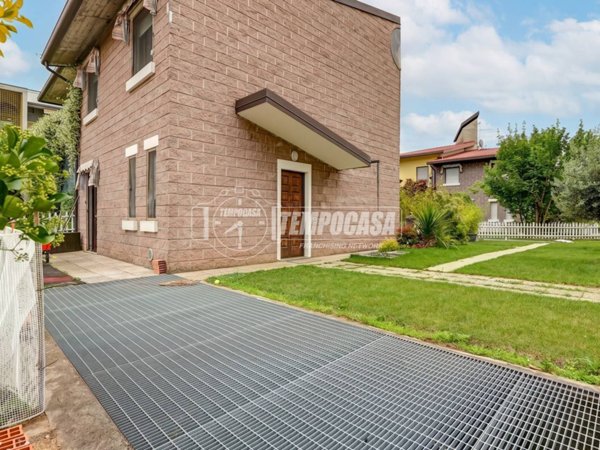 casa indipendente in vendita a Somma Lombardo