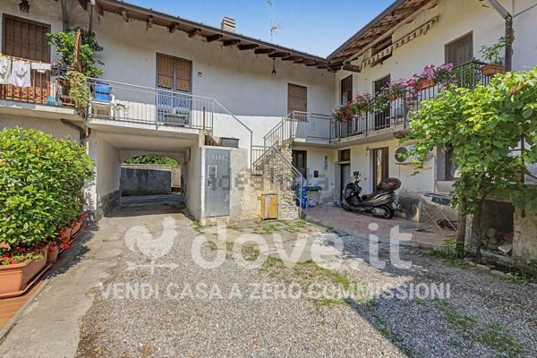 appartamento in vendita a Somma Lombardo in zona Coarezza