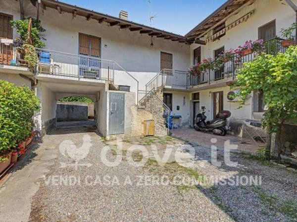 appartamento in vendita a Somma Lombardo in zona Coarezza