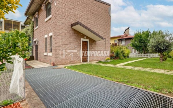 casa indipendente in vendita a Somma Lombardo