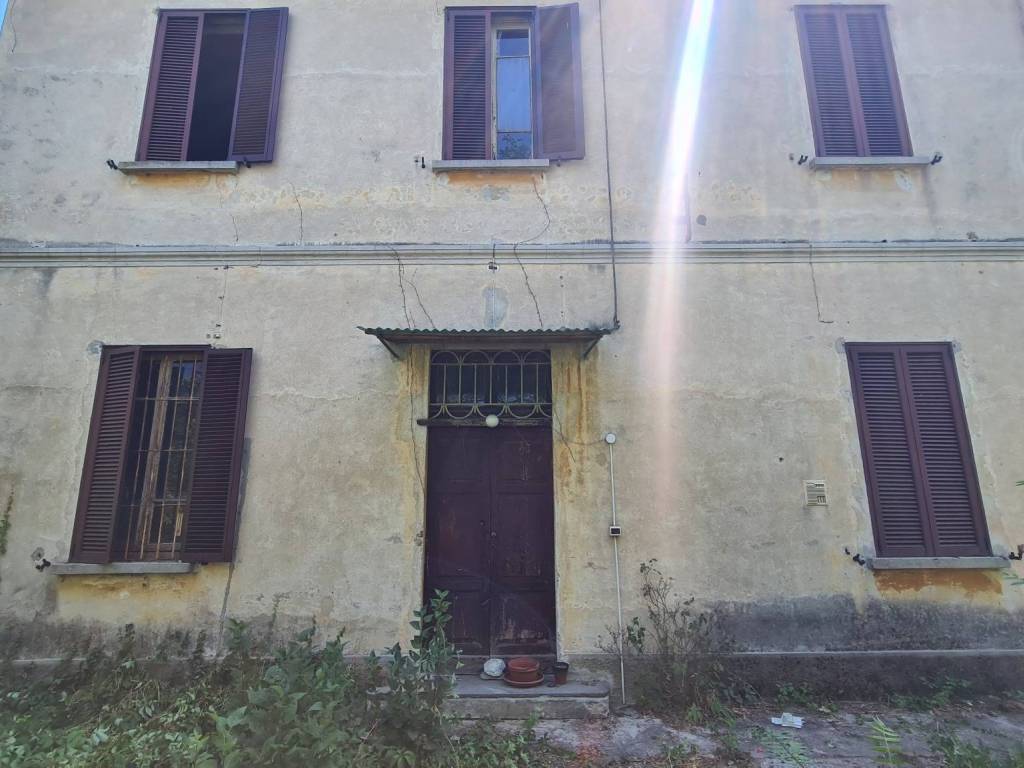 casa indipendente in vendita a Somma Lombardo in zona Maddalena