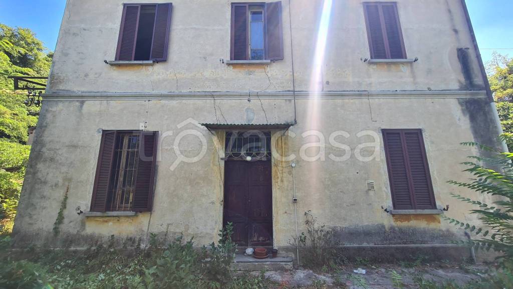casa indipendente in vendita a Somma Lombardo in zona Maddalena