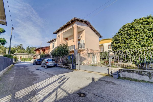 casa indipendente in vendita a Somma Lombardo