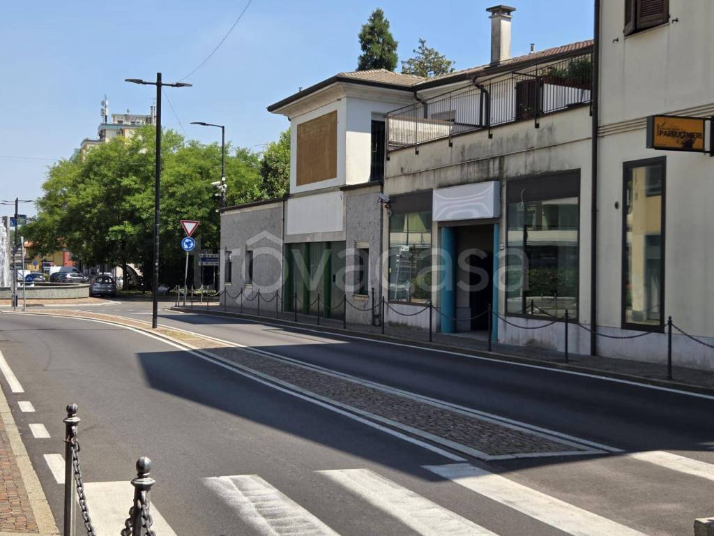 negozio in vendita a Somma Lombardo