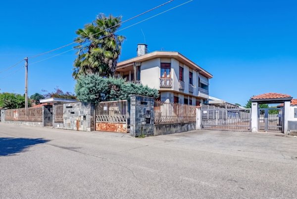 casa indipendente in vendita a Somma Lombardo