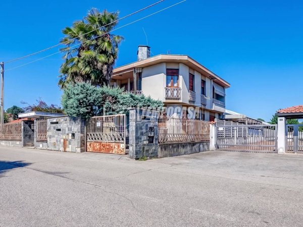 casa indipendente in vendita a Somma Lombardo