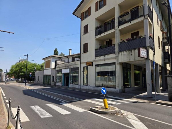 negozio in vendita a Somma Lombardo