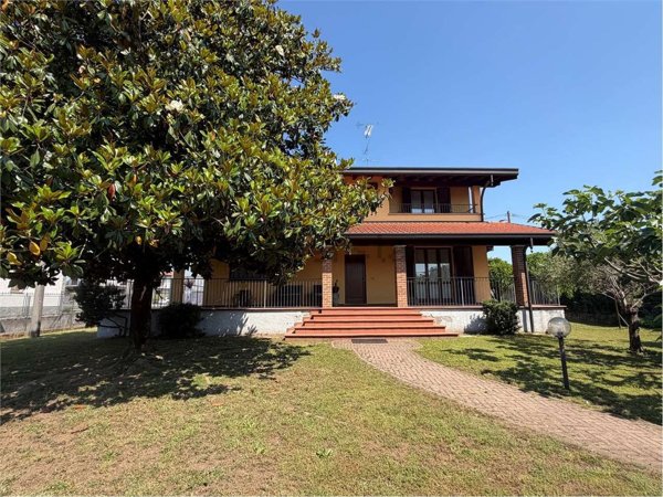 casa indipendente in vendita a Somma Lombardo