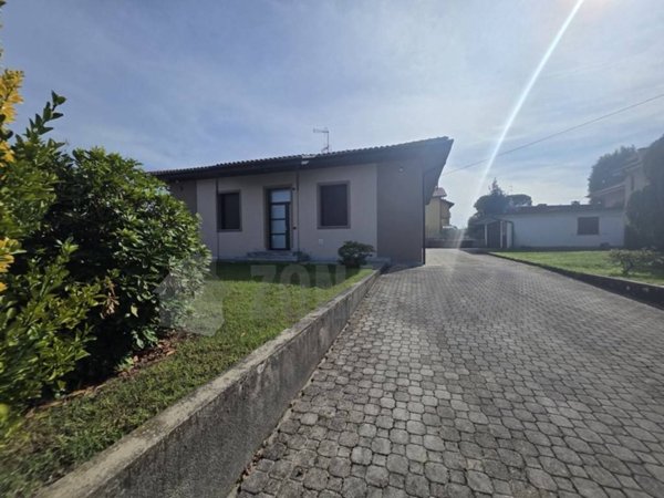 casa indipendente in vendita a Somma Lombardo in zona Case Nuove