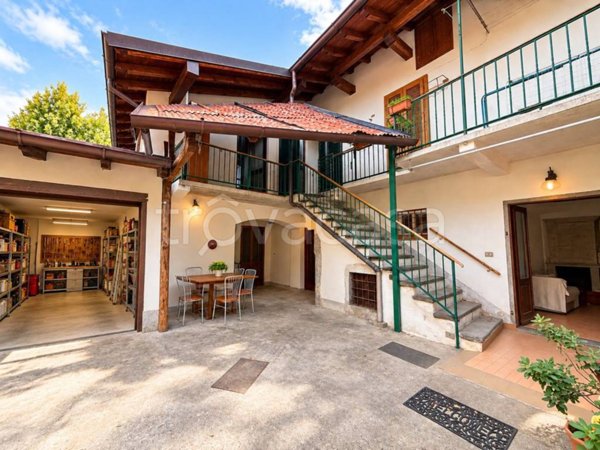 casa indipendente in vendita a Somma Lombardo in zona Coarezza