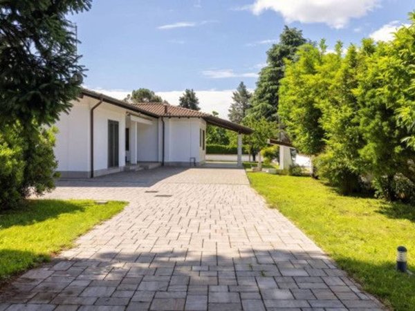 casa indipendente in vendita a Somma Lombardo