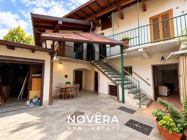 casa indipendente in vendita a Somma Lombardo in zona Coarezza