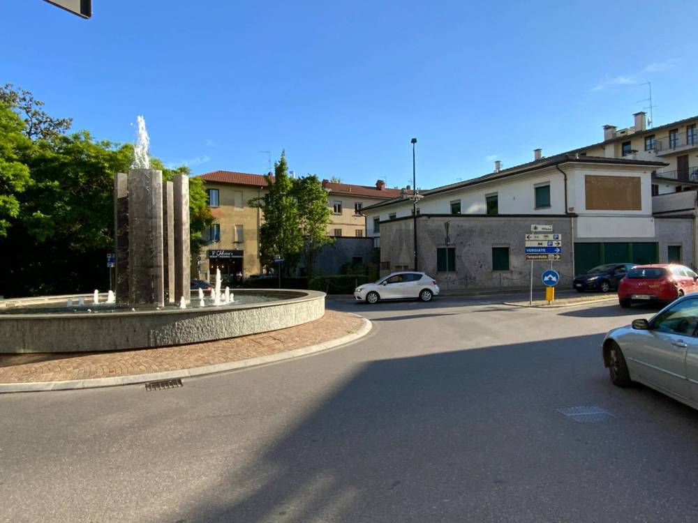 locale commerciale in vendita a Somma Lombardo