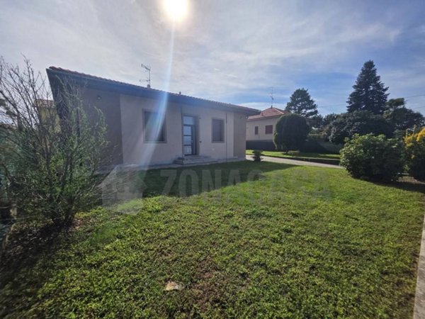 casa indipendente in vendita a Somma Lombardo in zona Case Nuove