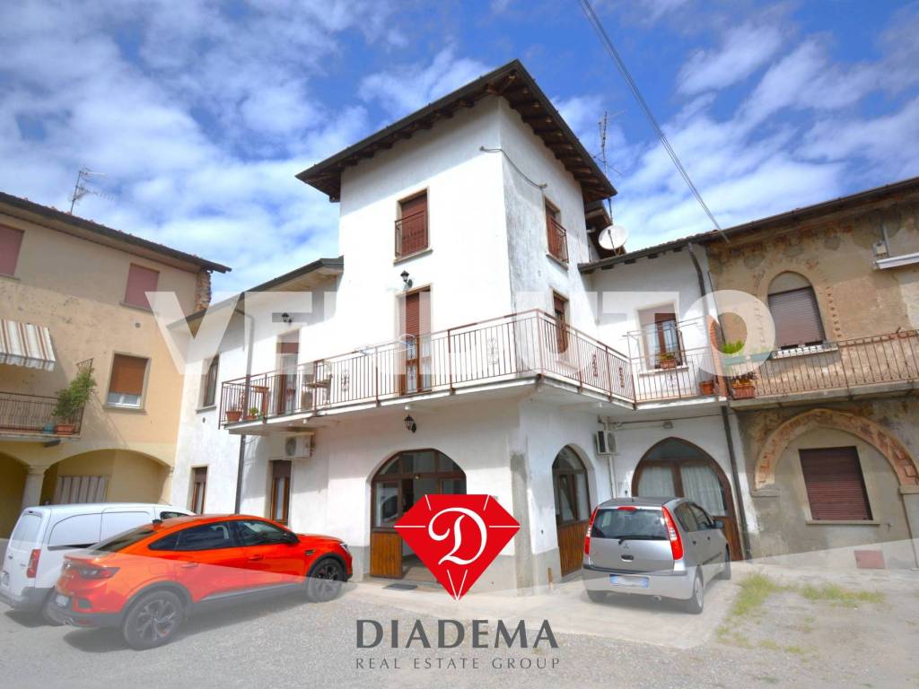 casa indipendente in vendita a Sumirago in zona Menzago